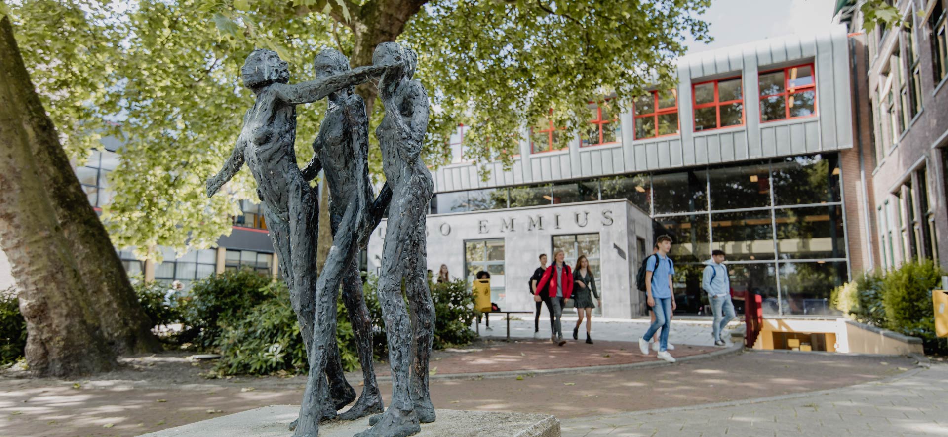 https://www.ubboemmius.nl/wp-content/uploads/2022/11/ubbo-stationslaan-gebouw-standbeeld.jpg