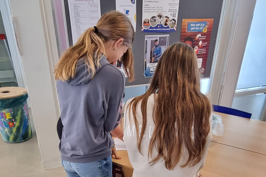 Het Dollard College en Ubbo Emmius kijken ’s door een andere bril!